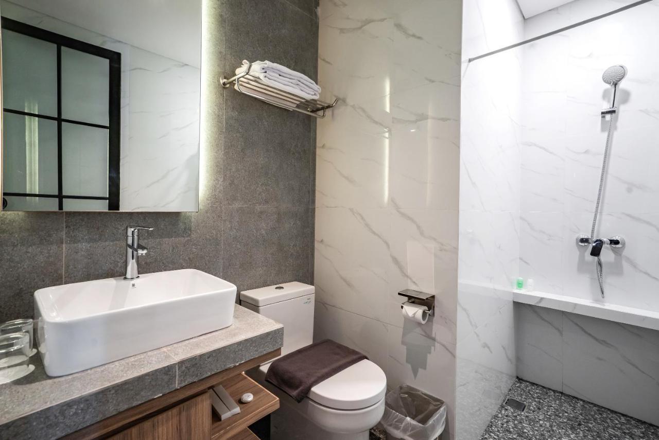 Loa Living Solo Baru Hotel Grogol ภายนอก รูปภาพ